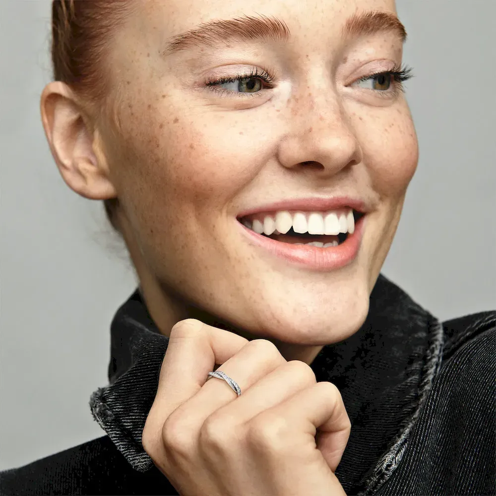 Sparkling Twisted Lines Ring - Image 3