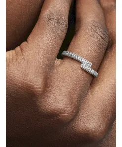 Alternative view of Sparkling Overlapping Ring