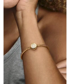 Alternative view of Pandora Moments Sparkling Crown O Snake Chain Bracelet