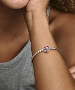 Alternative view of Marvel Spider-Man Soaring City Charm