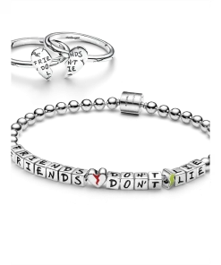 Stranger Things Friends Don't Lie Jewelry Set