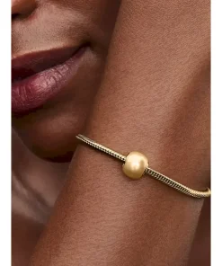 Alternative view of Golden Charm