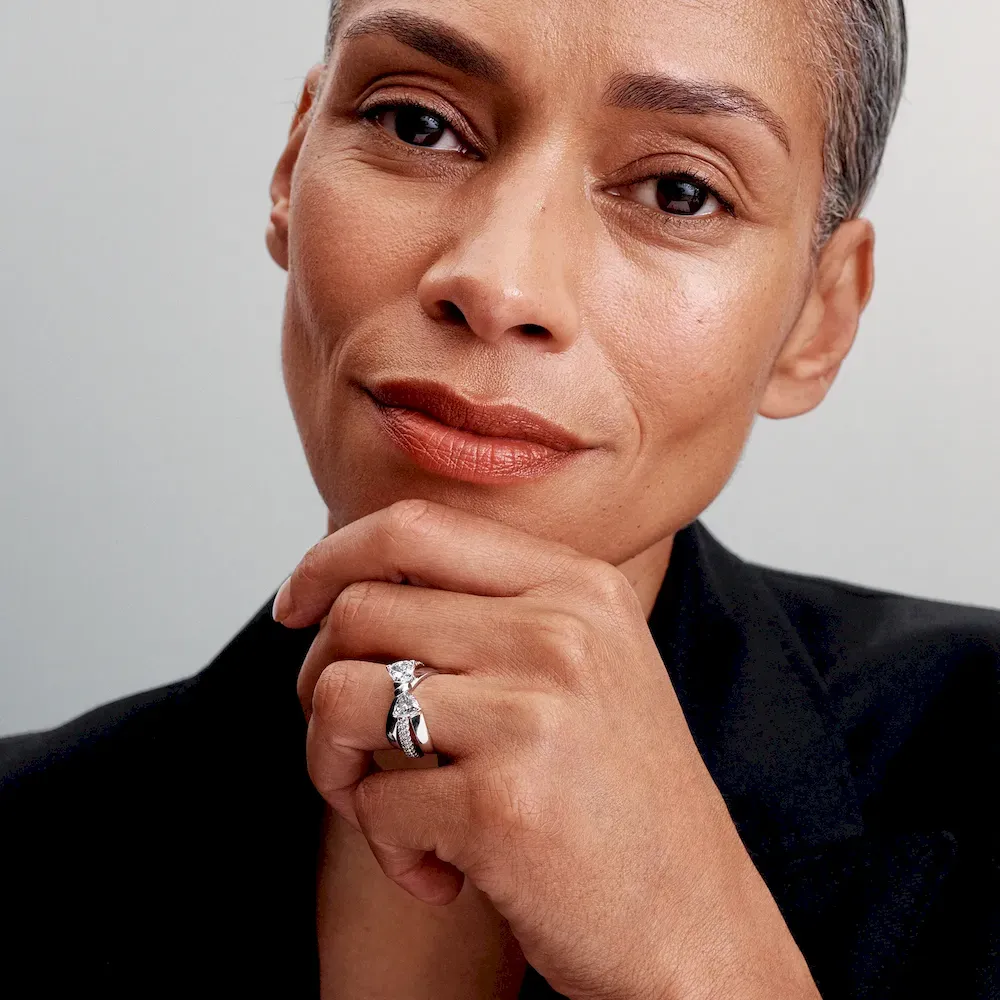 Sparkling Bow Crossover Ring - Image 3