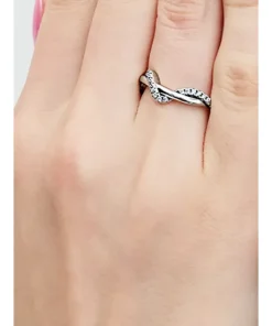 Alternative view of Sparkling Intertwined Wave Ring